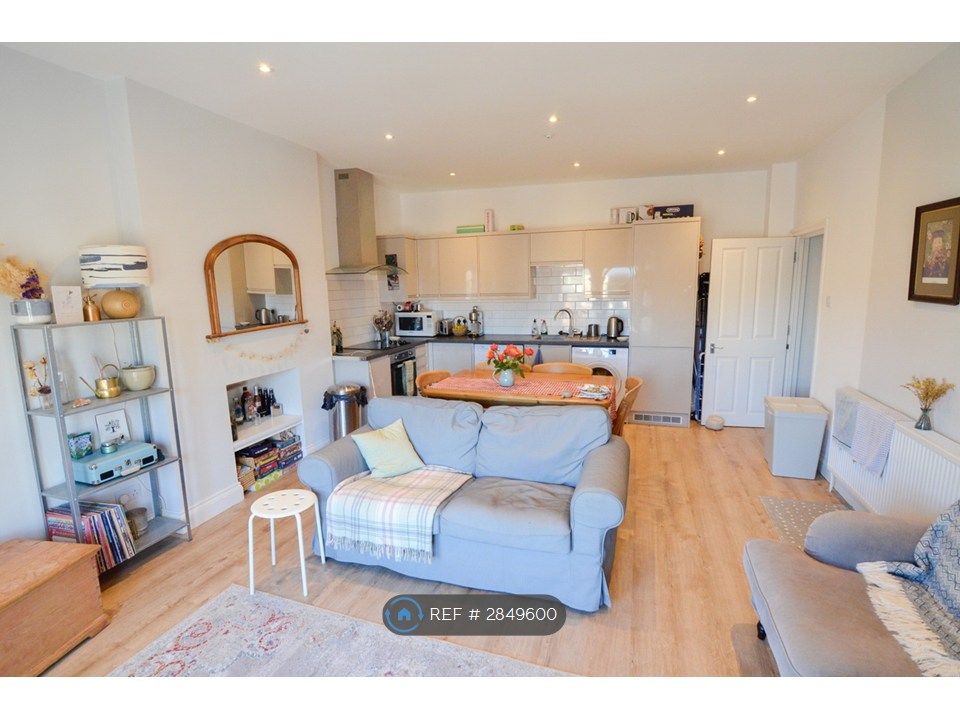 Property photo 3 of 13 Kitchen / Lounge