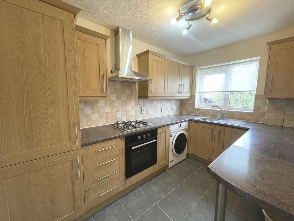 Property photo 2 of 10 Kitchen