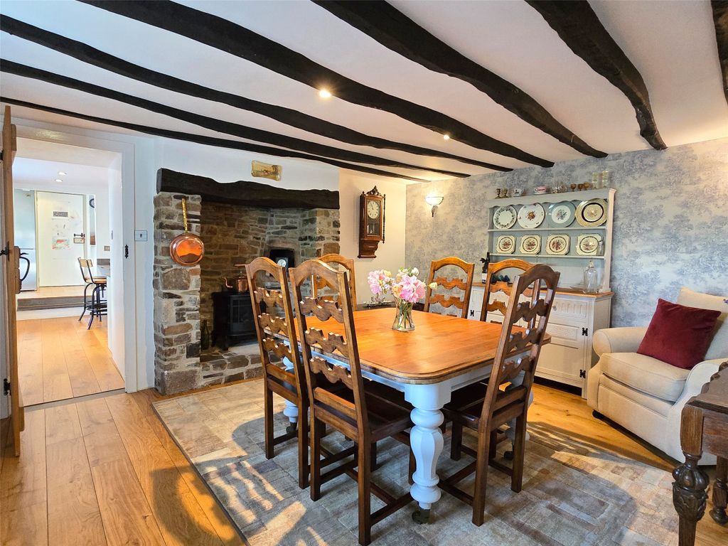 Property photo 3 of 48 Hersham Carpentry