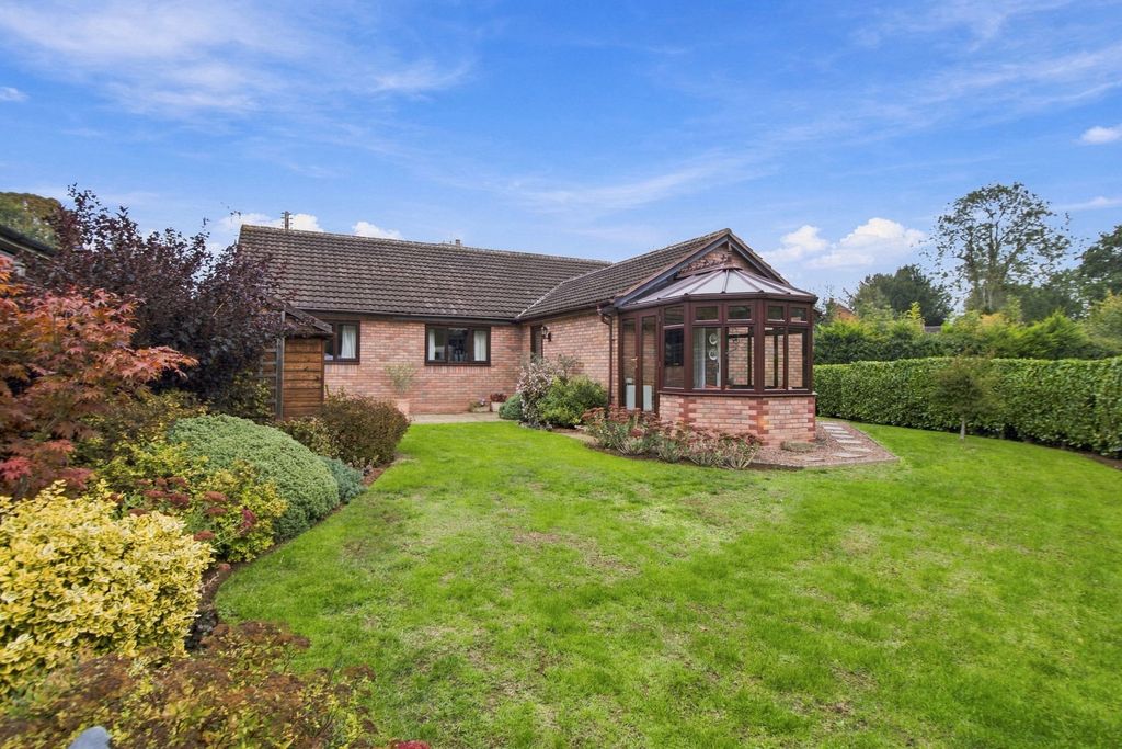 Property photo 2 of 27