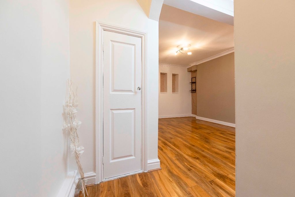 Property photo 3 of 30