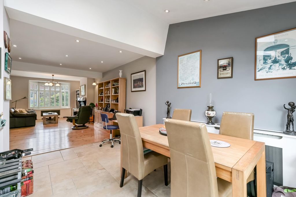Additional image 4 of 3 bed semi-detached house for saleClifden Road, Brentford TW8