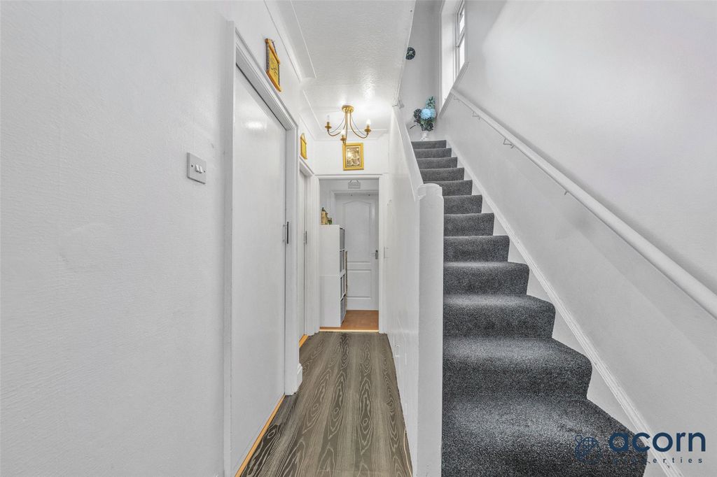 Property photo 2 of 18 Picture No. 12