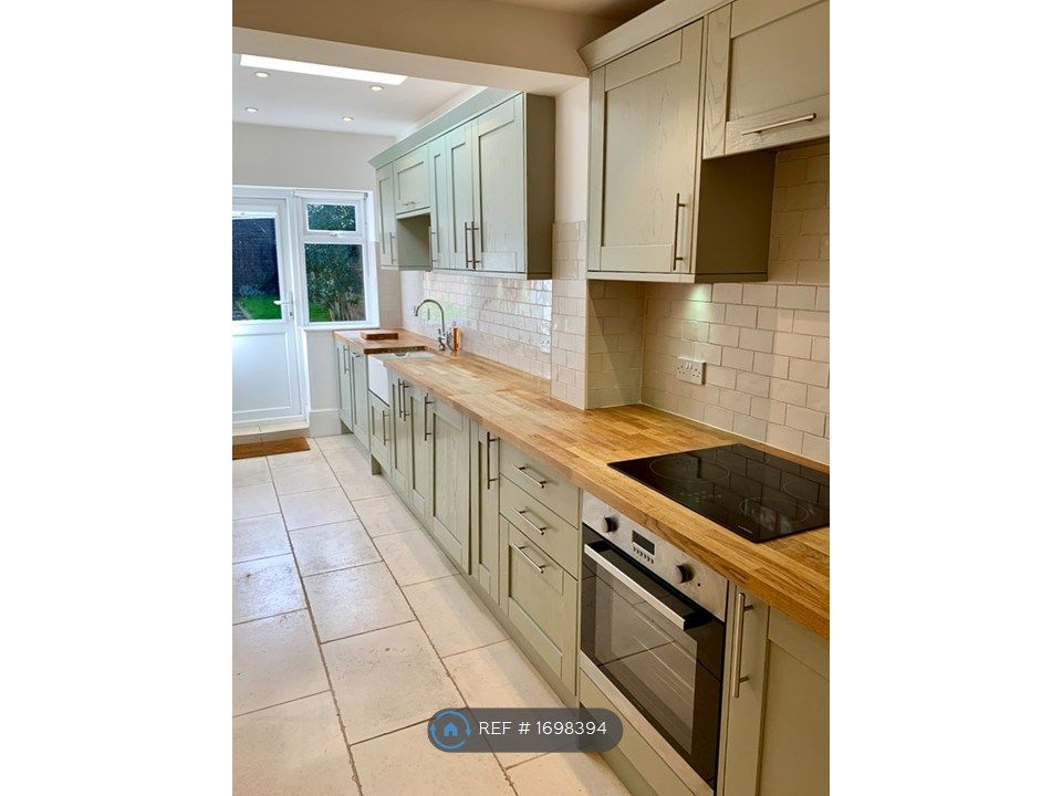 Property photo 2 of 10 Kitchen