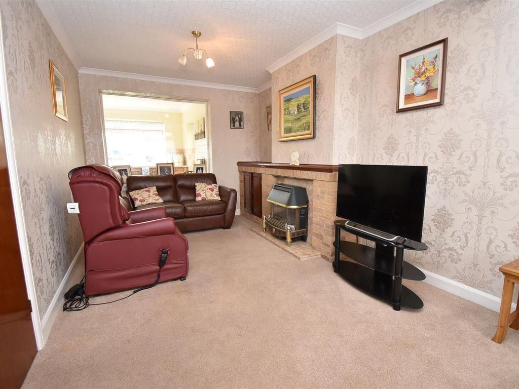 Property photo 3 of 11 3 Bedroom To Rent On Thornhill Road
