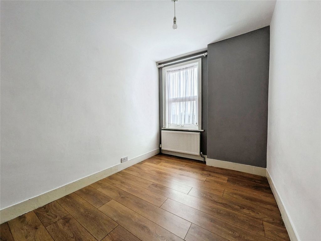 Property photo 3 of 9 Picture No. 18