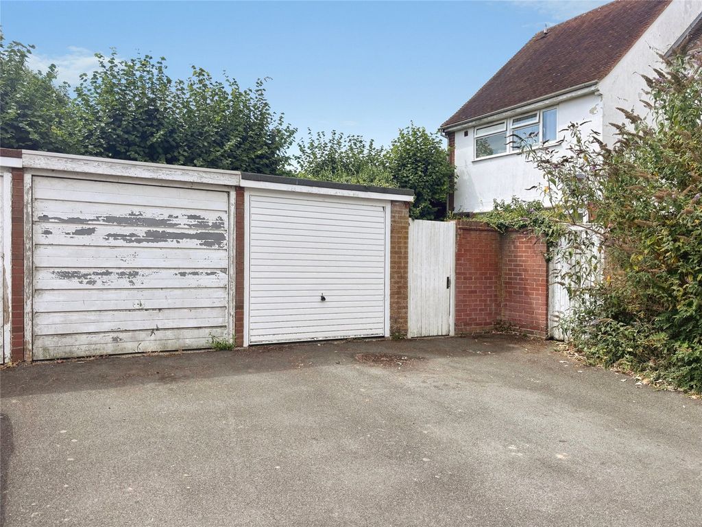 Property photo 2 of 16 Garage