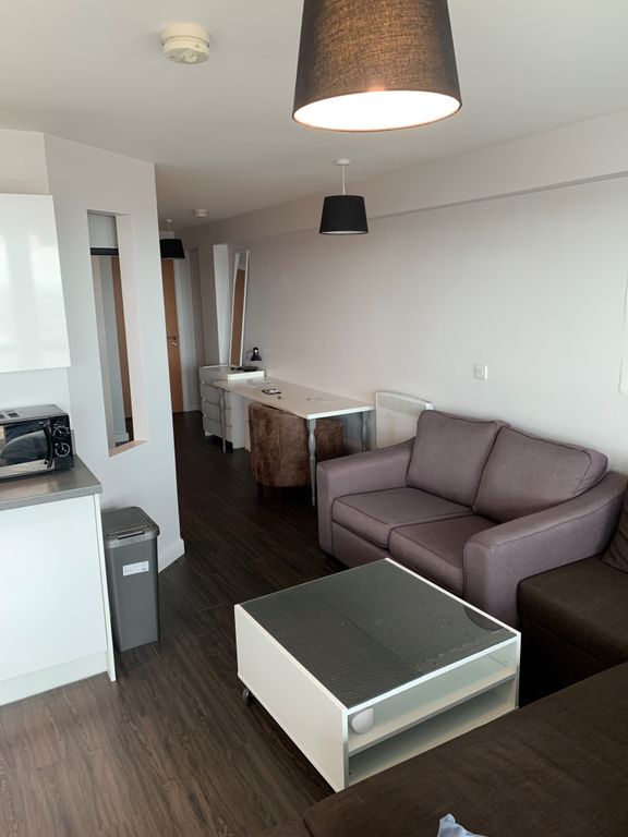 Property photo 2 of 8 925 5