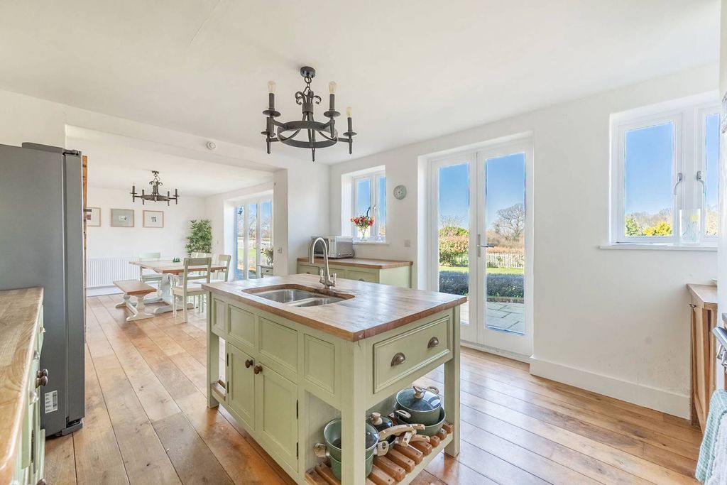 Property photo 3 of 34