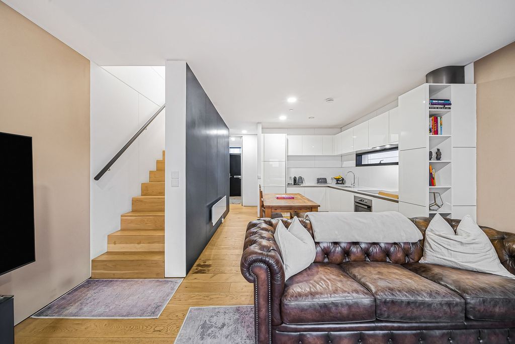 Property photo 2 of 60