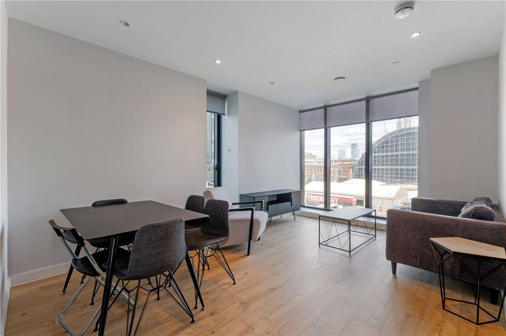 Property photo 2 of 7 Lounge