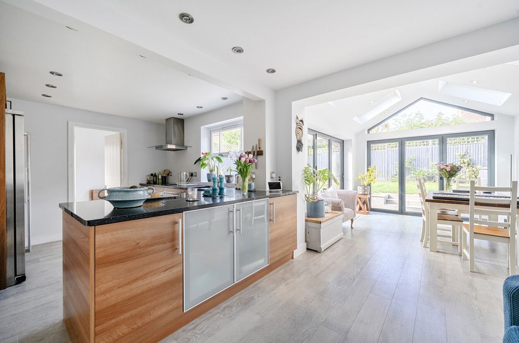 Property photo 3 of 22 1456920-7-6A04Bab...