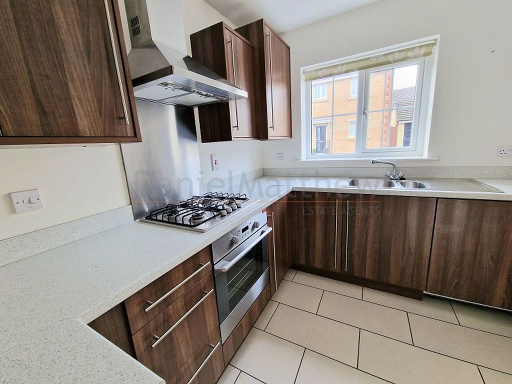 Property photo 2 of 10 Kitchen