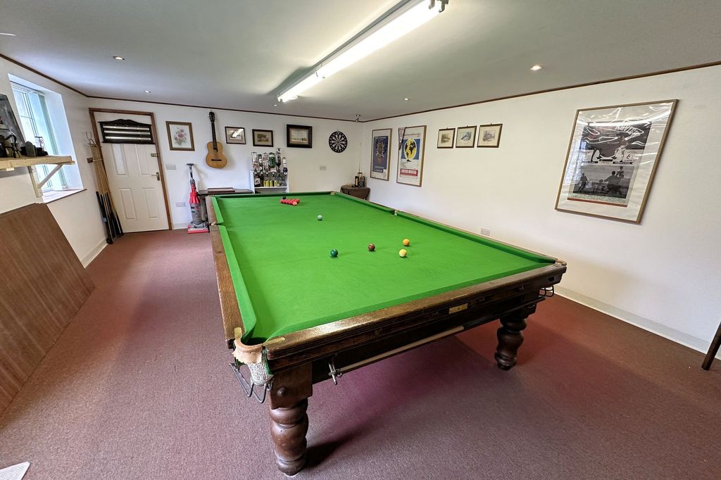 Property photo 3 of 34