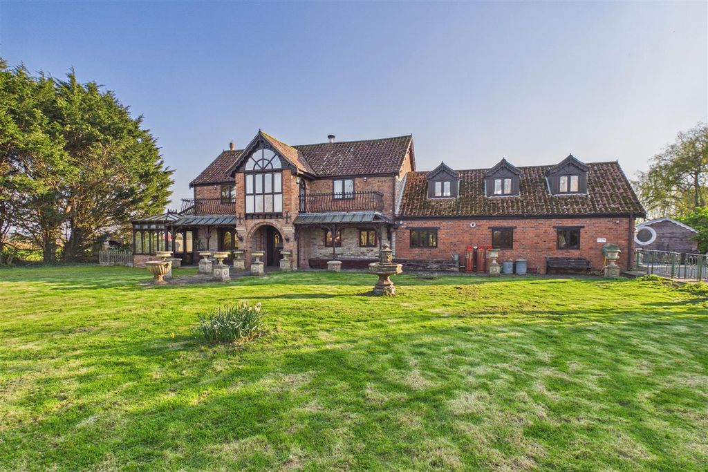 Property photo 3 of 51 Lake House Barn, Lake House Lane, East Brent, High