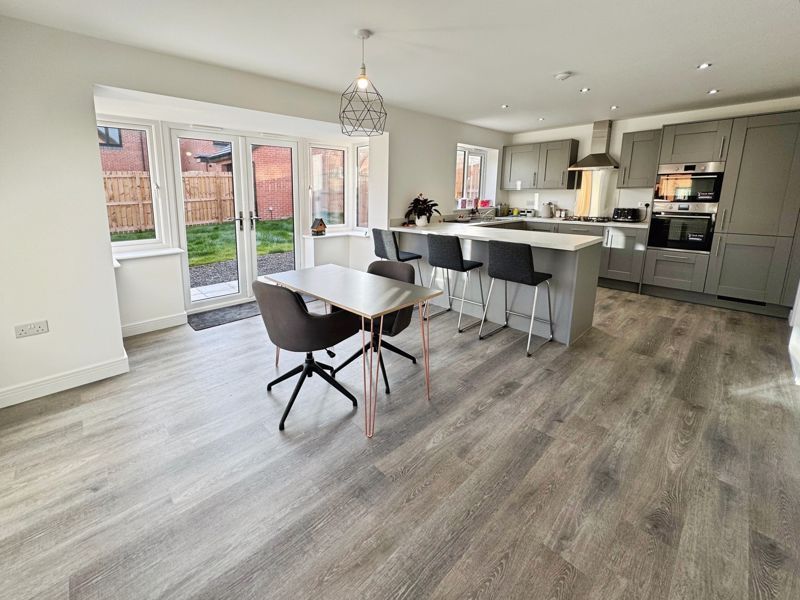 Property photo 2 of 14 Photo 11