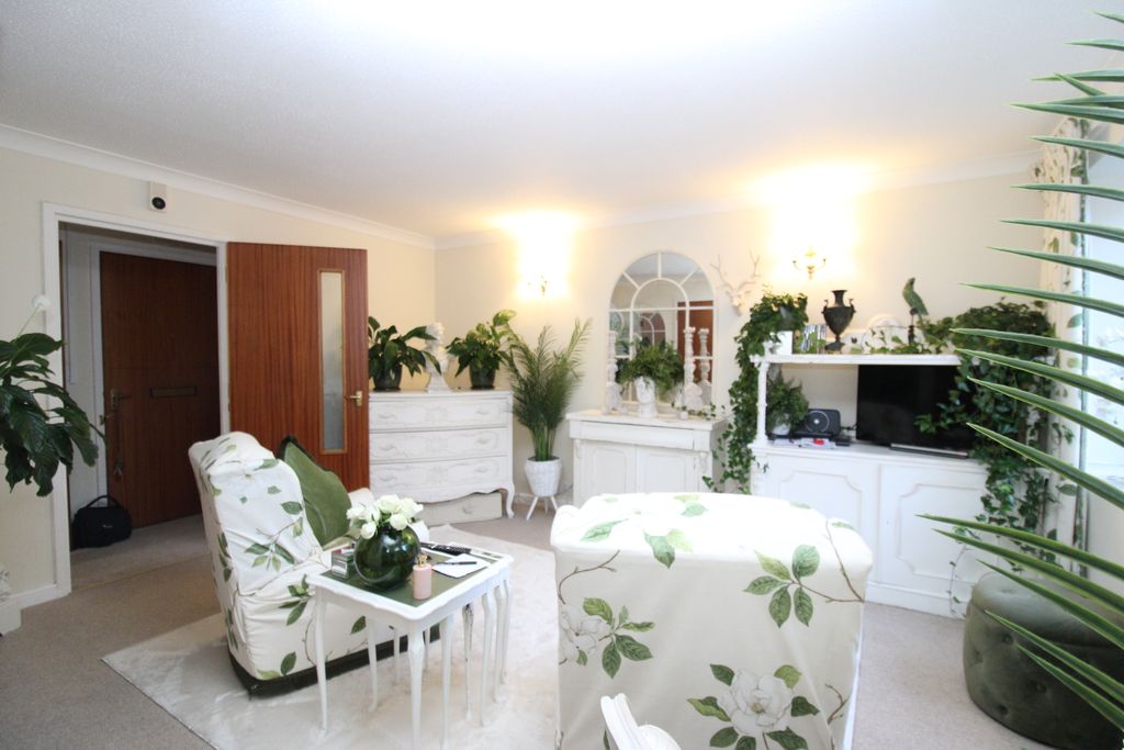 Property photo 3 of 6 Living Room