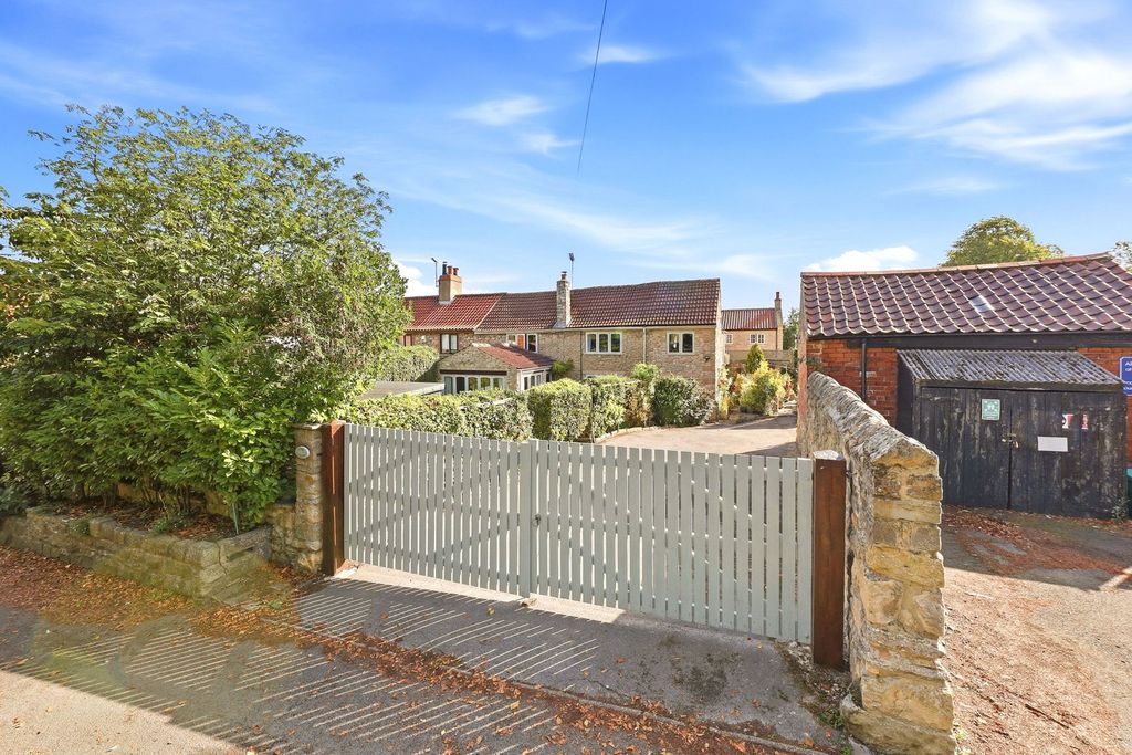Property photo 2 of 35