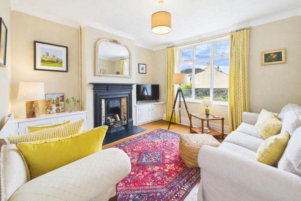 Property photo 2 of 26 Lounge