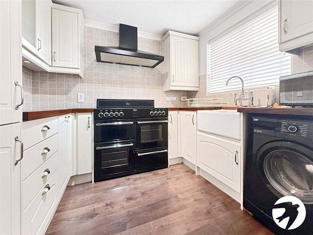 Property photo 2 of 11 Picture No. 12