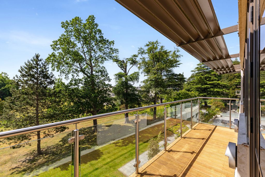 Additional image 13 of 2 bed flat for saleCharters Road, Sunningdale, Berkshire SL5
