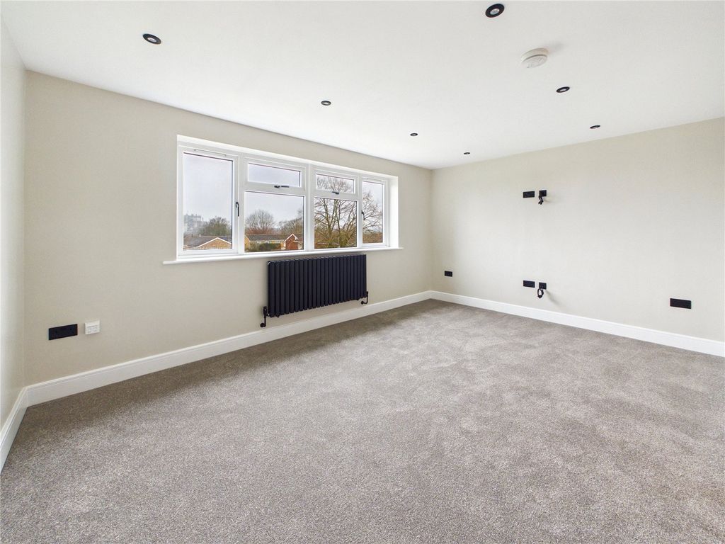 Property photo 3 of 10 Lounge