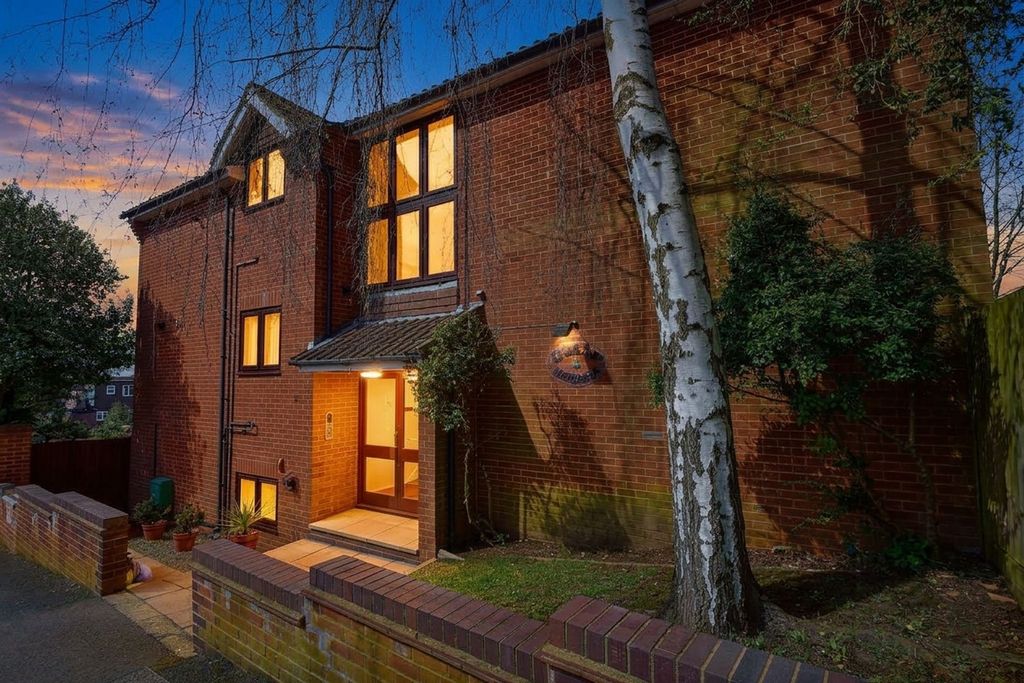 Property photo 1 of 5
