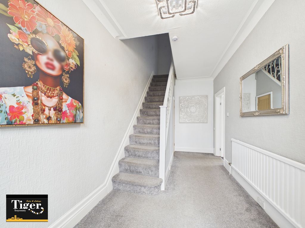 Property photo 2 of 25