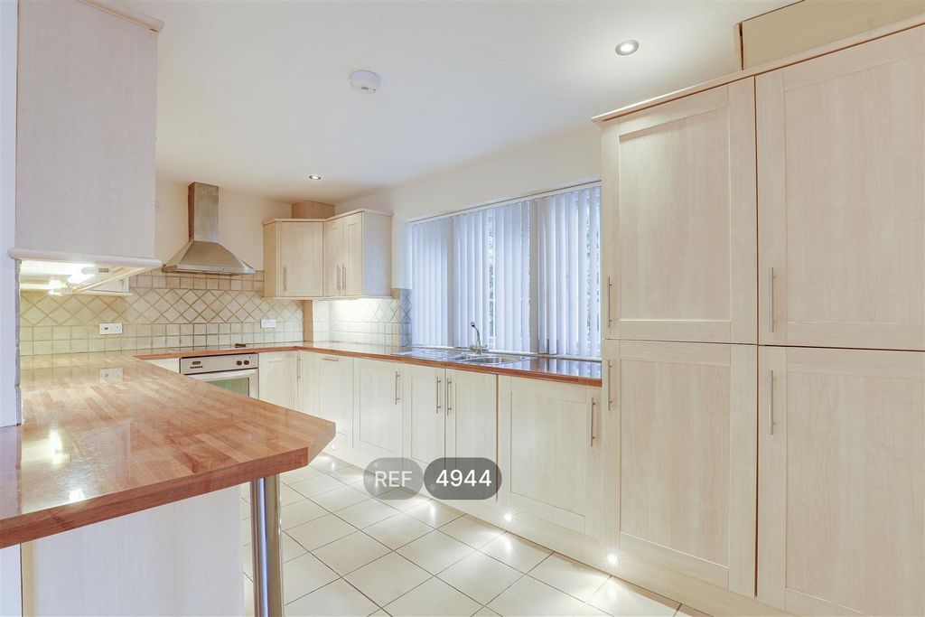 Property photo 3 of 15 Kitchen