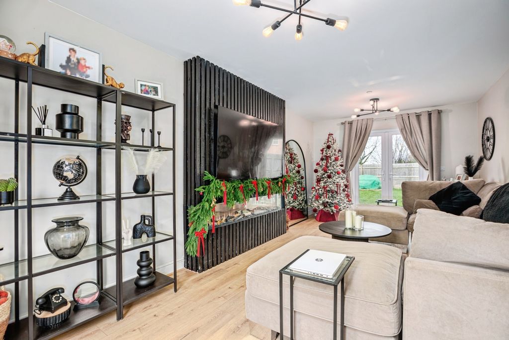 Property photo 3 of 26 Pbox-Img.Jpg