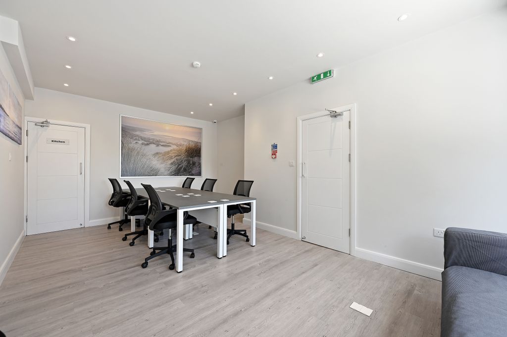 Property photo 3 of 13 Cs - 144 Hagden Lane - Common Room2 (1).Jpg