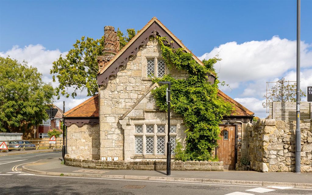 Property photo 1 of 39