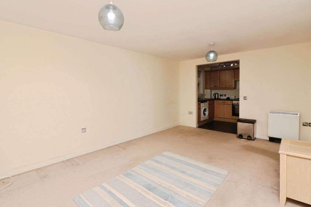 Property photo 3 of 8