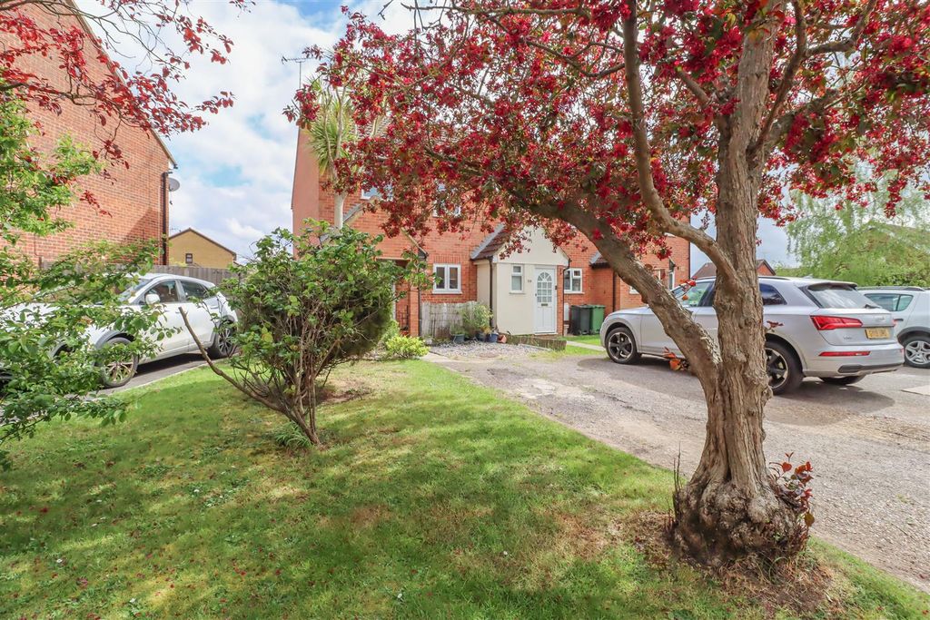 Property photo 2 of 17 58 Roding Way Front-2.Jpg