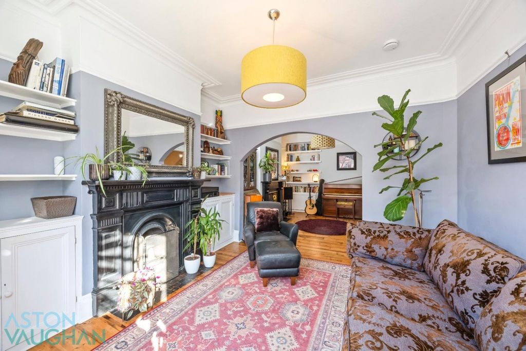 Property photo 3 of 26 4565972