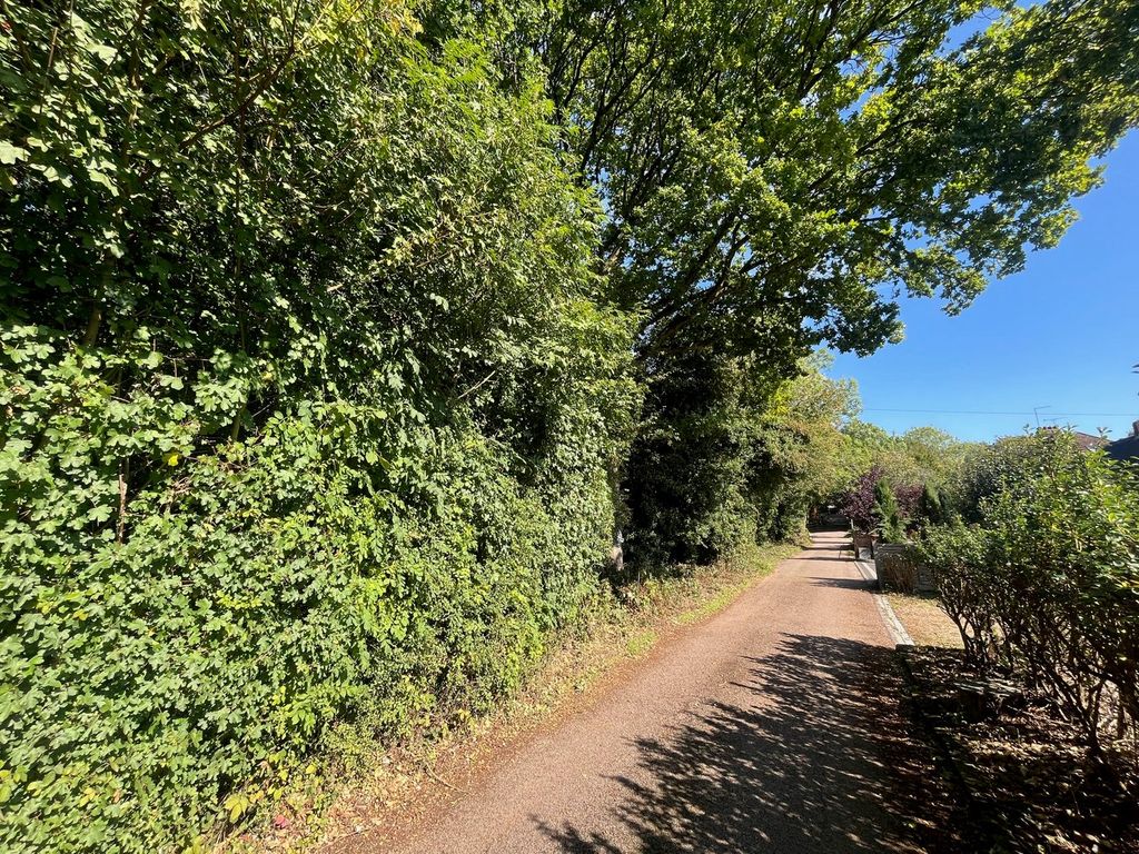 Property photo 3 of 6