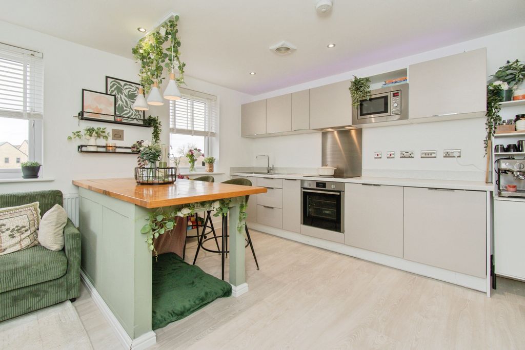 Property photo 2 of 15 Kitchen/Dining Room