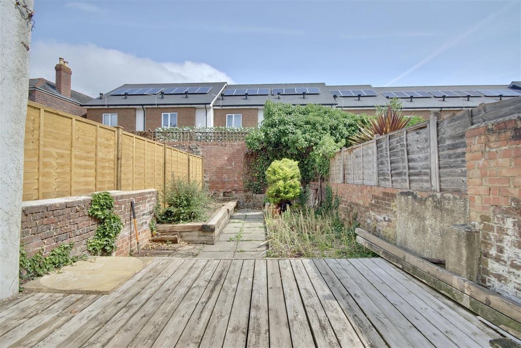 Property photo 3 of 14 Essex Road Garden 2.Jpg