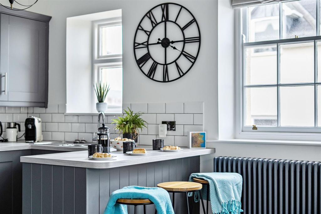 Property photo 3 of 23 1389709-17-693Adf008F569.Jpg