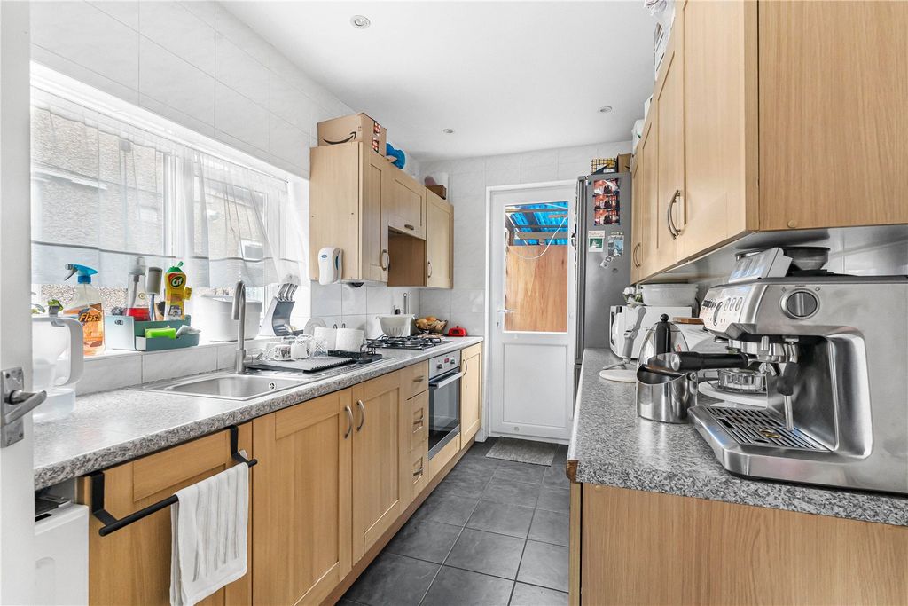 Property photo 3 of 17 Kitchen