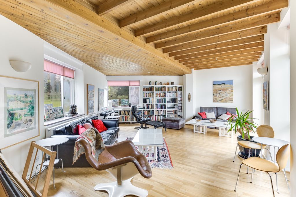 Property photo 2 of 13 Photo 11