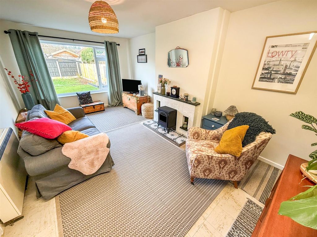 Property photo 2 of 11 Lounge