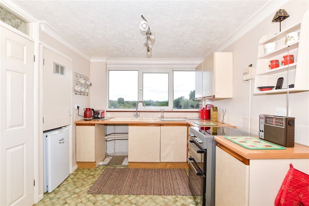 Property photo 3 of 17 Kitchen