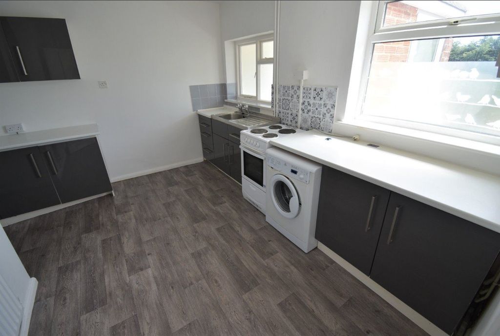 Property photo 2 of 7 Kitchen