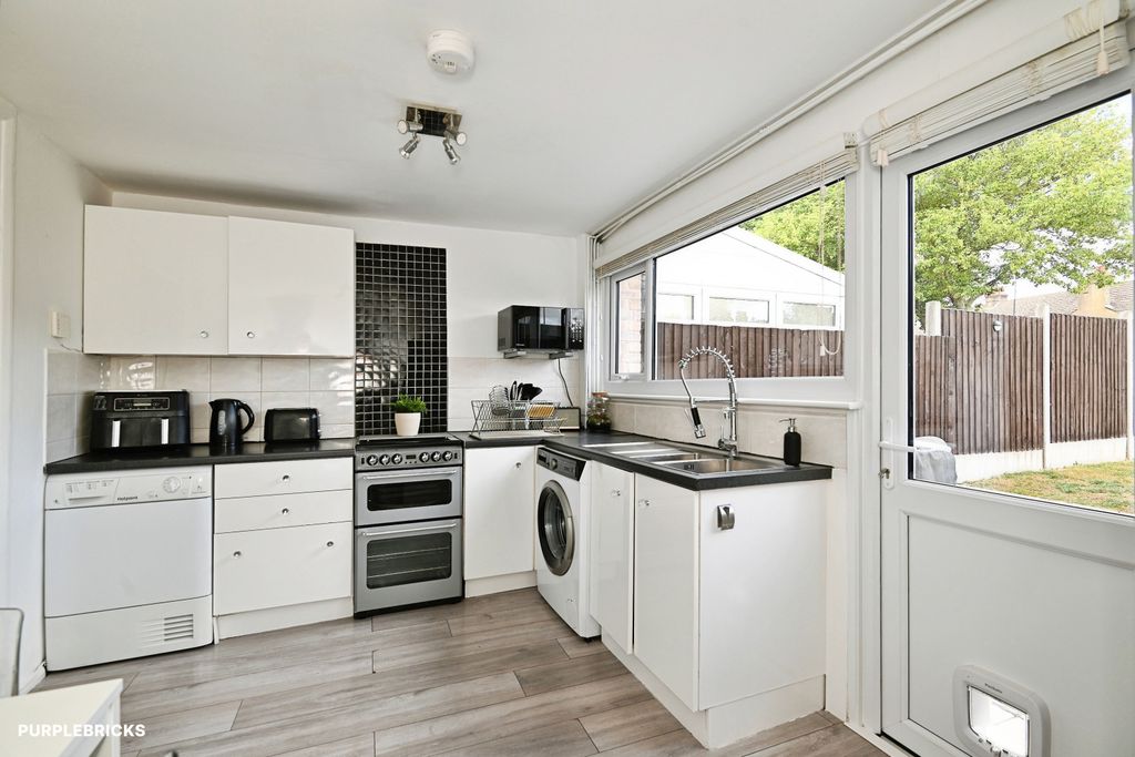 Property photo 2 of 16 Kitchen