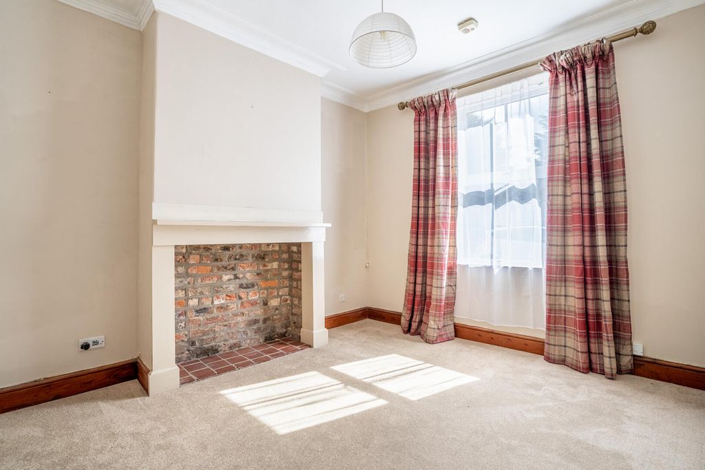 Property photo 3 of 17 Living Room