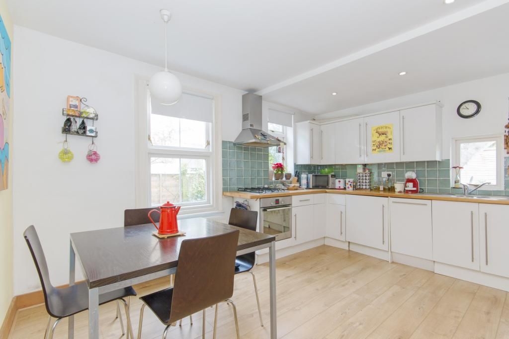 Property photo 3 of 7 Kitchen