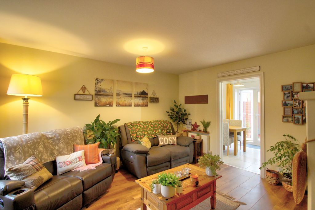 Property photo 2 of 17 Img_1178_79_80_Interior 4