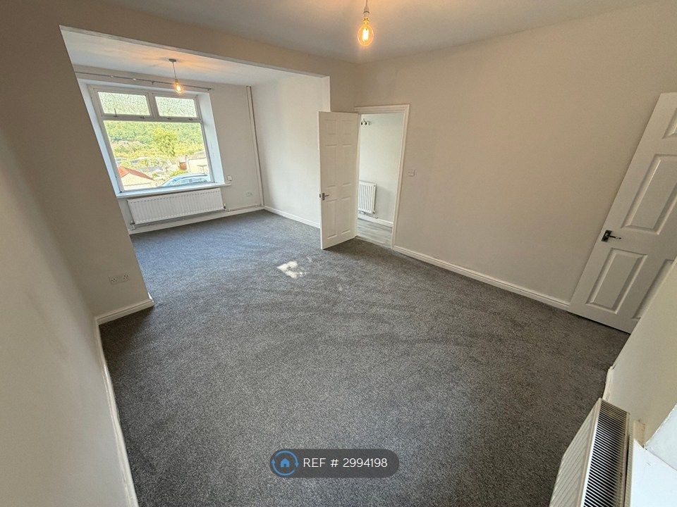 Property photo 2 of 26