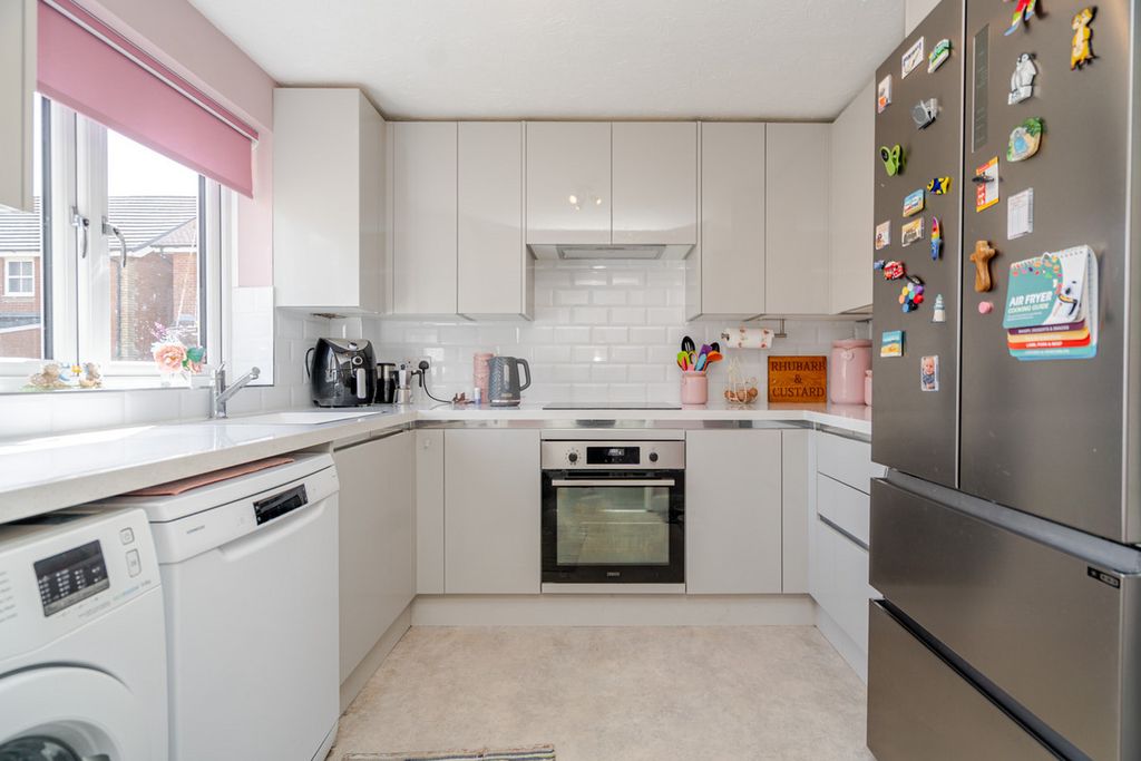 Property photo 3 of 21